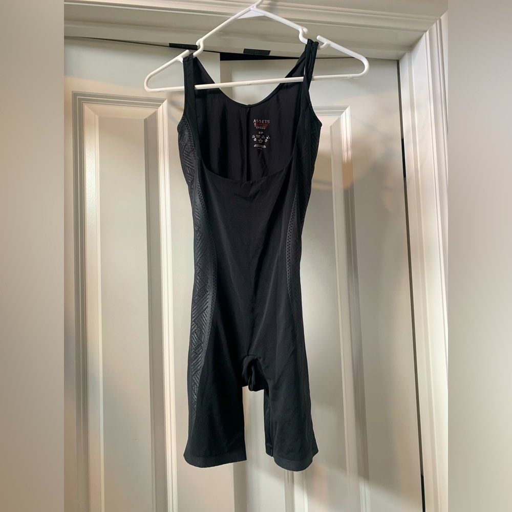 Spanx Hot Label Assets body slimmer in black. Size small.
